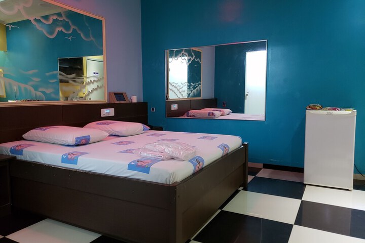 Room 4 of 58