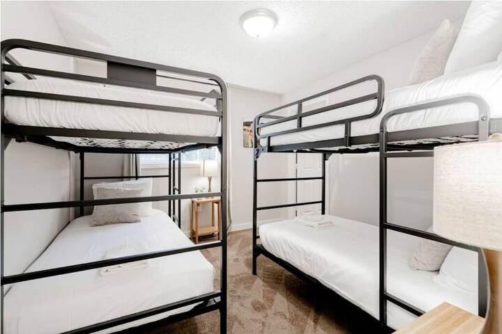 Room 8 of 32