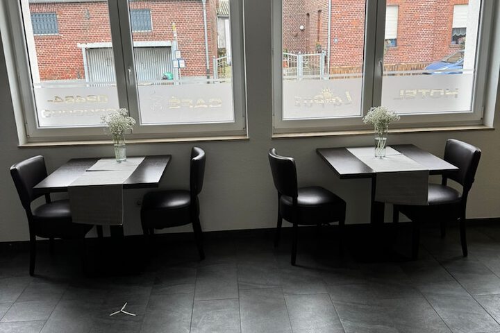 Dining 15 of 27