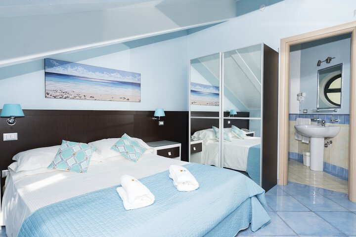 Room 16 of 162