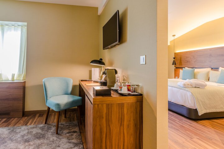 Room 28 of 66