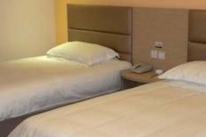 Room 6 of 67