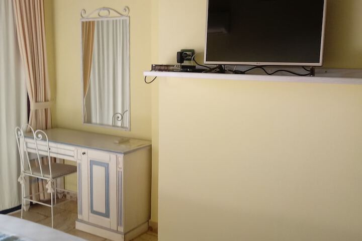 Room 9 of 37