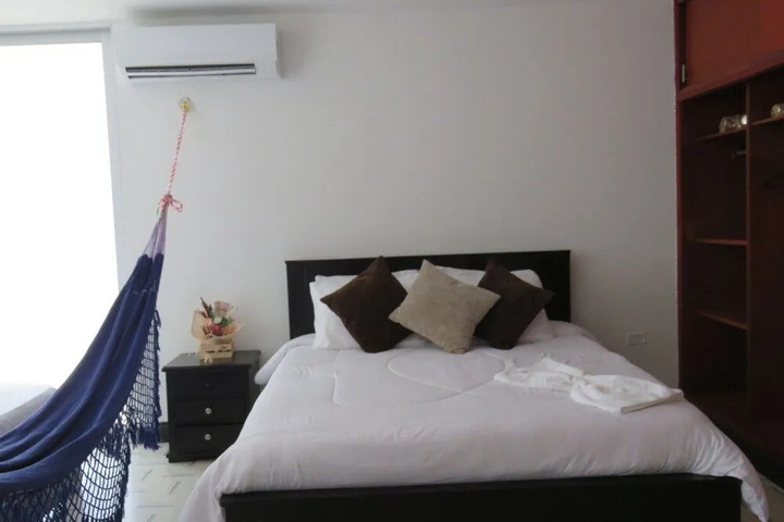 Room 6 of 14