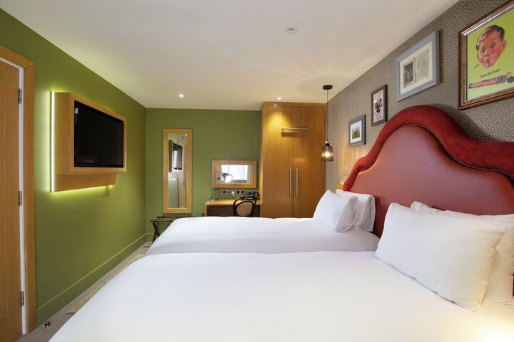 Room 18 of 109