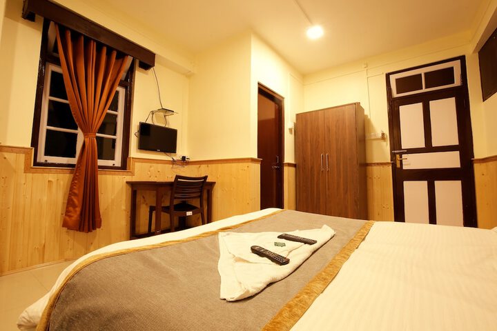 Room 9 of 25