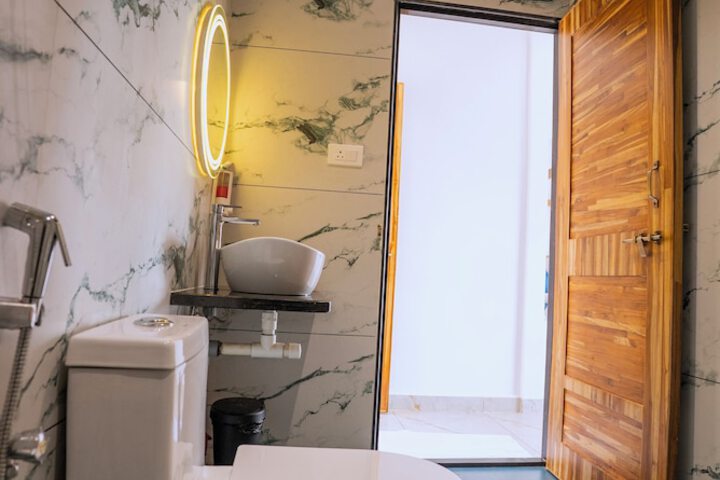 Room 9 of 20