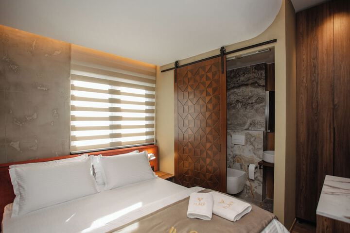 Room 12 of 24