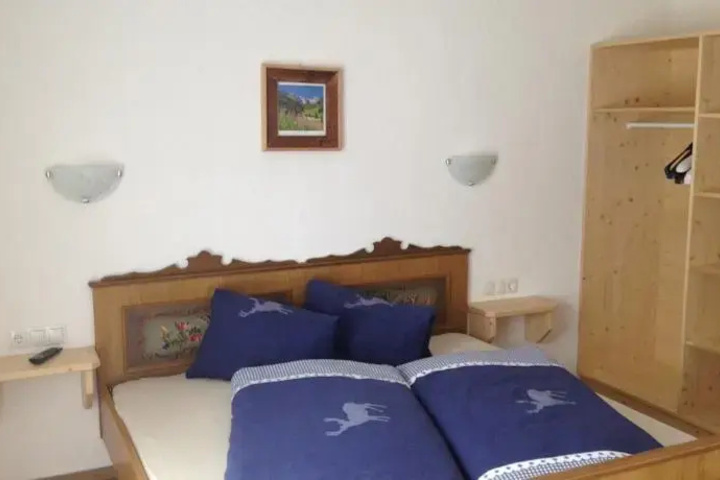 Room 2 of 18