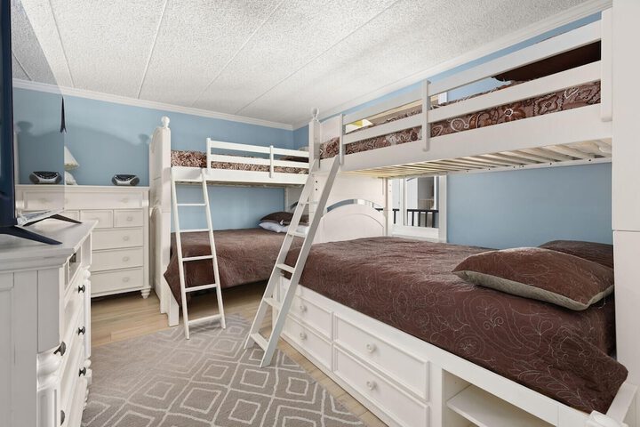 Room 6 of 33