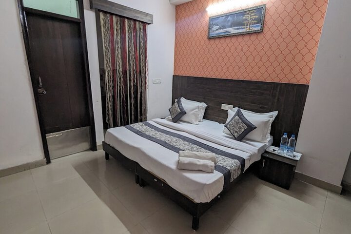 Mauryan Express Hotel Dashrathpuri Metro