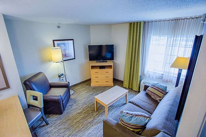 1 Queen Studio Suite (11 of 42)