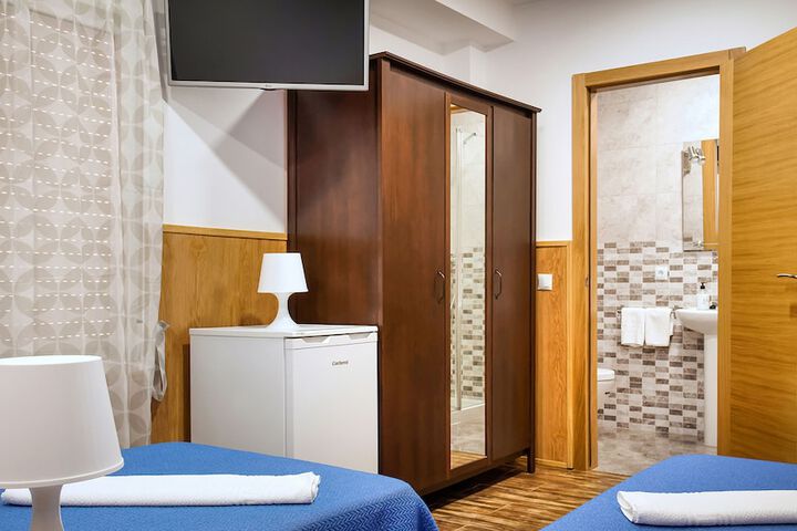 Room 16 of 38
