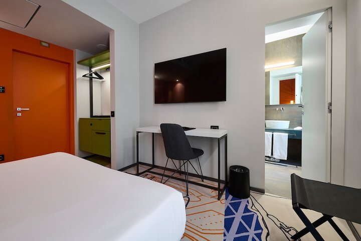 Room 25 of 96