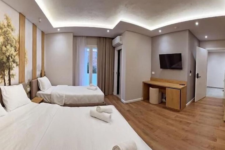 Room 15 of 33