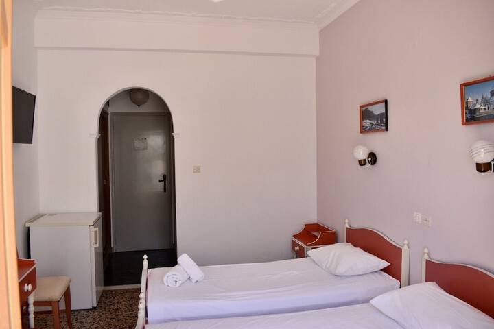 Room 21 of 90