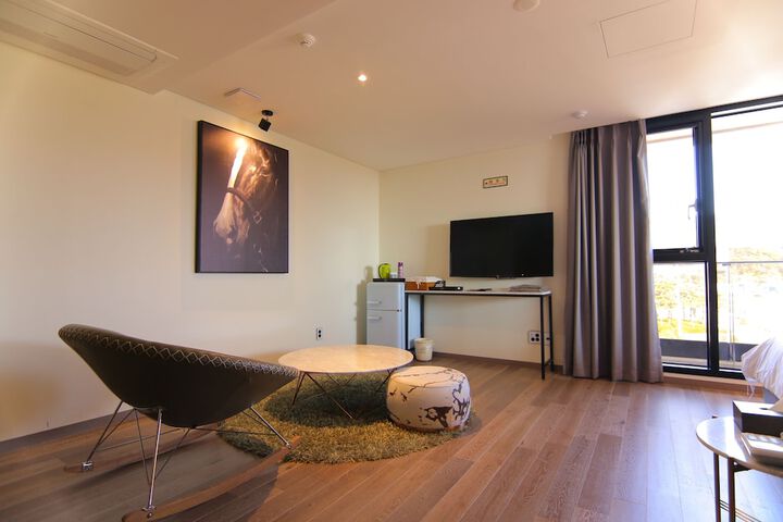 Room 101 of 190