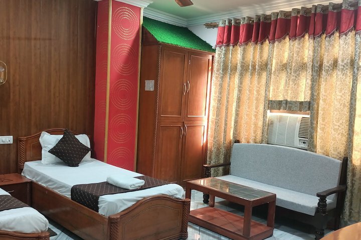 Room 28 of 37