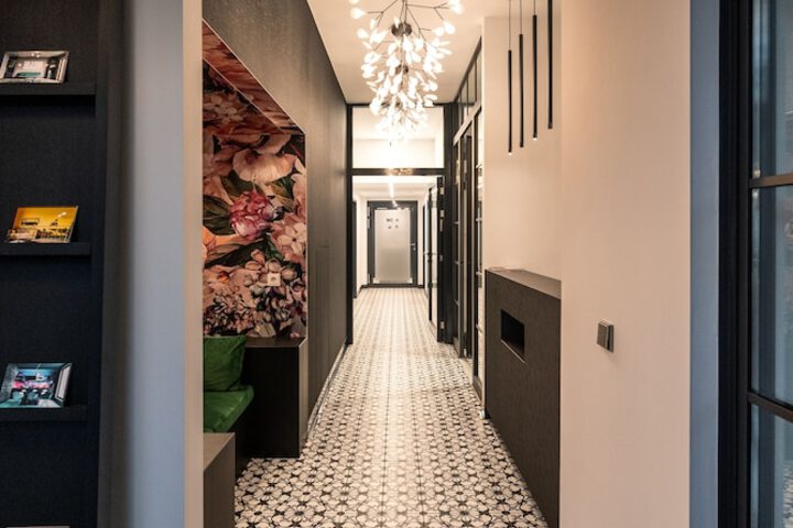 Hotel 2 of 173