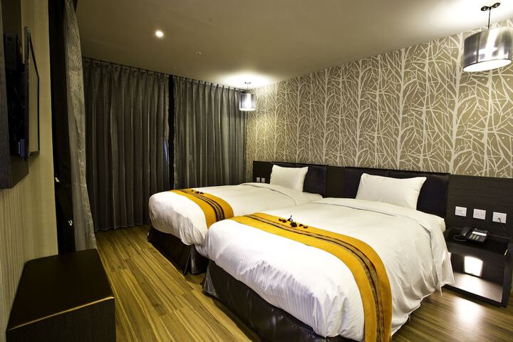 Room 11 of 36