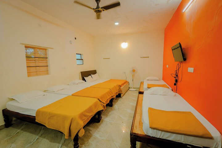 Room 6 of 94