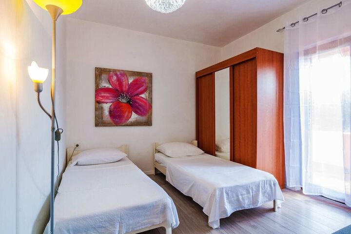 Room 6 of 7