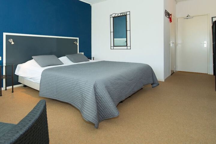 Room 8 of 50