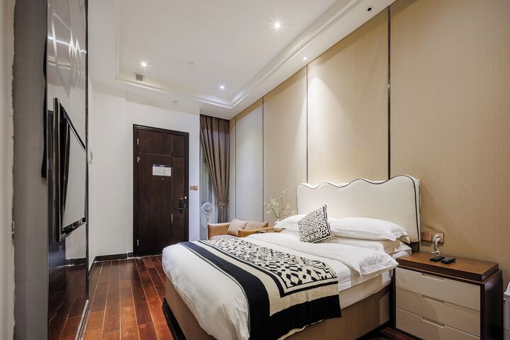 Room 4 of 140