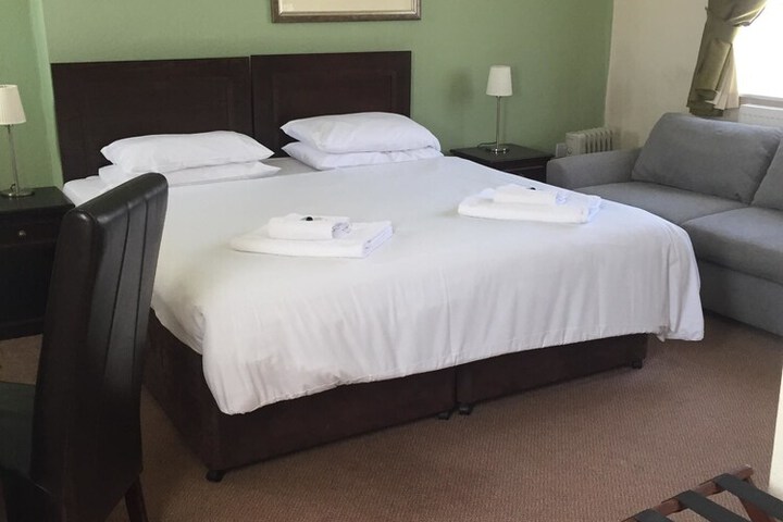 Room 4 of 14