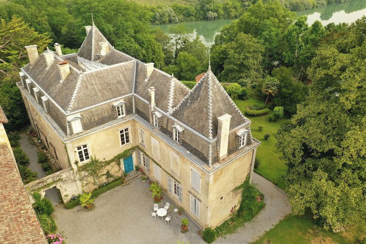Exterior of Le Château DEstrac