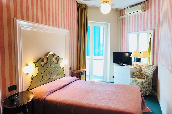 Room 16 of 82
