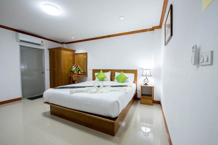 Room 2 of 49
