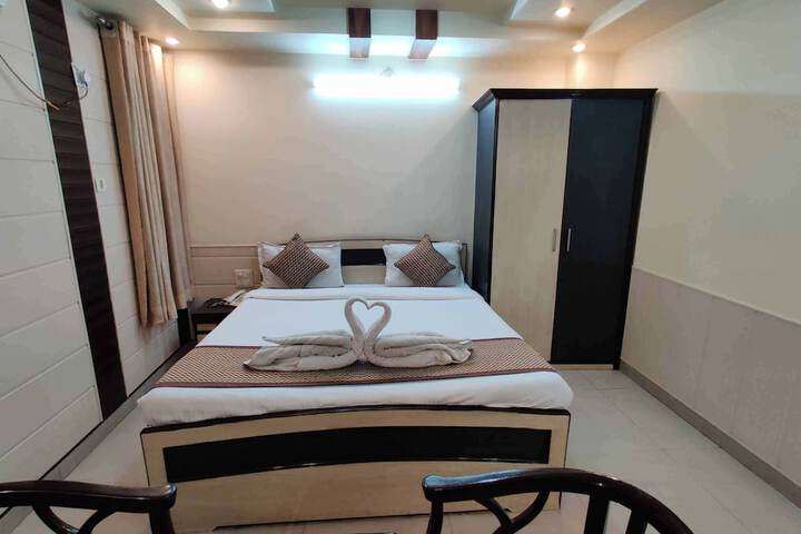 Room 9 of 30