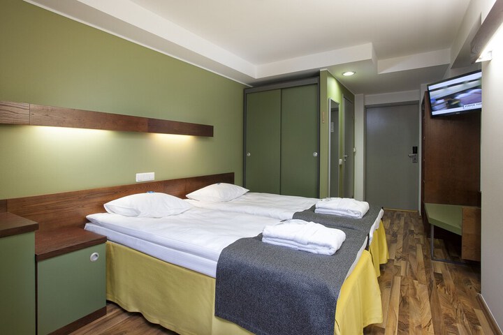 Room 10 of 83