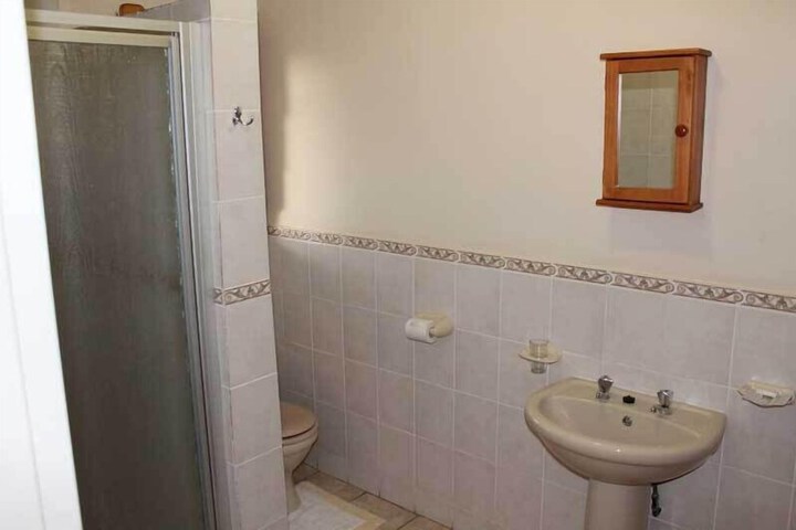 Room 8 of 16