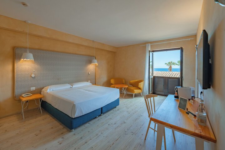 Room 28 of 135