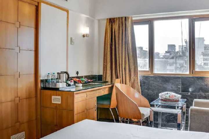 Room 9 of 18