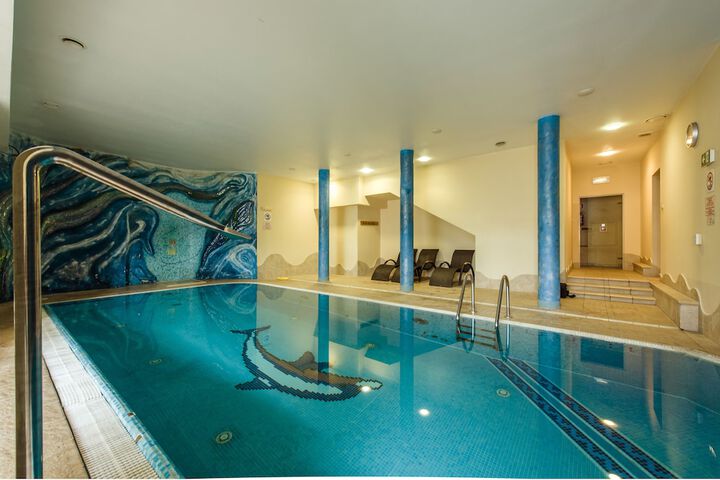 Pool 45 of 122