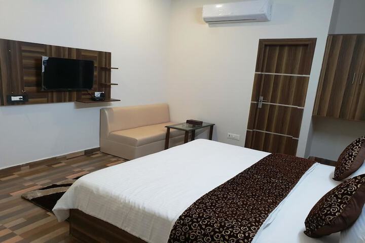Room 3 of 42