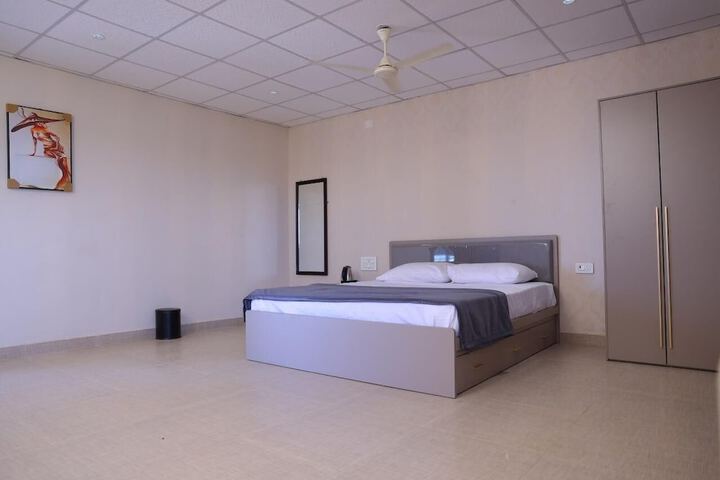 Room 8 of 39