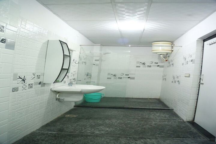 Room 13 of 16