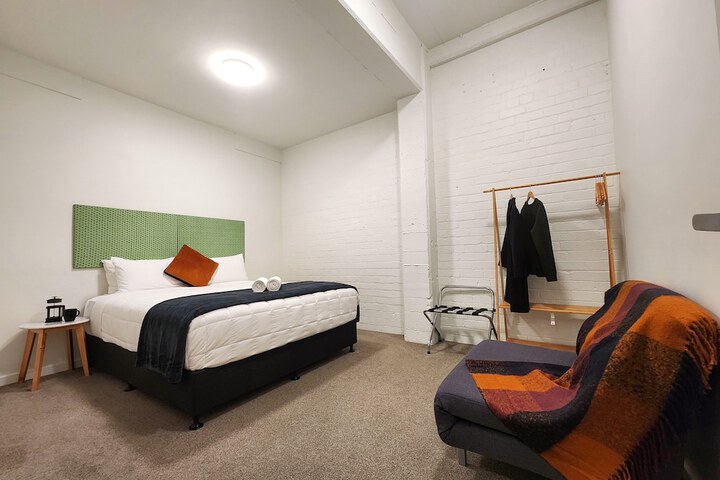 Room 8 of 123