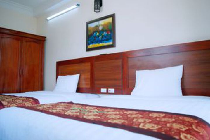 Room 14 of 33