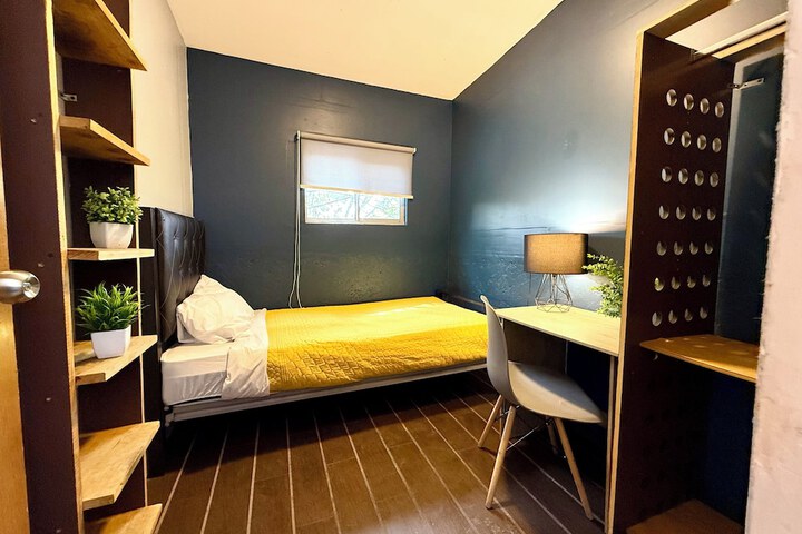 Room 14 of 25