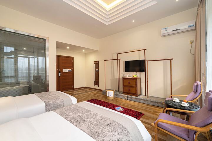 Room 80 of 161