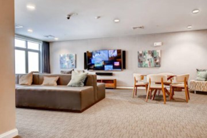 Suite 27 of 39