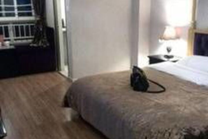 Room 9 of 37
