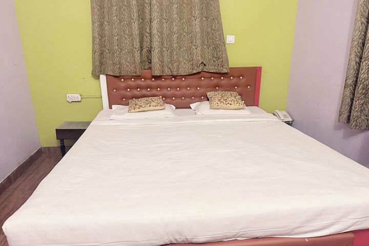 Room 9 of 14