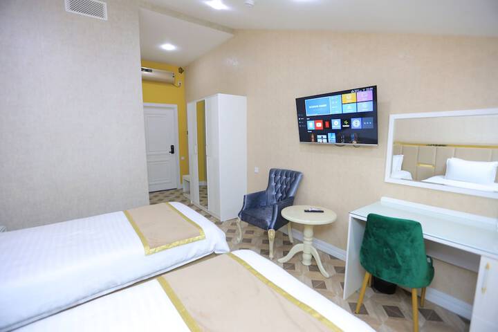 Room 27 of 48