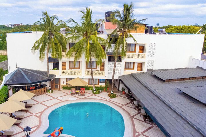 Pools & Facilities